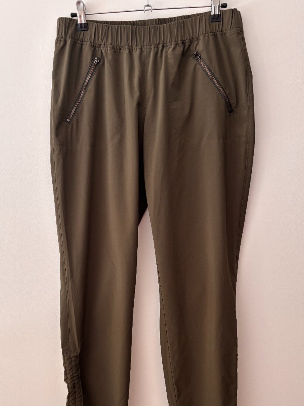 Athleta Aspire Ankle  army green pants size 10